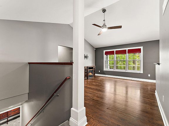 2nd image of 289 Dawn Dr
