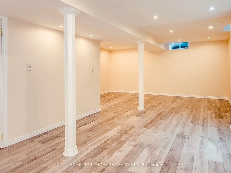 2319 Springfield Cres — Photo 15