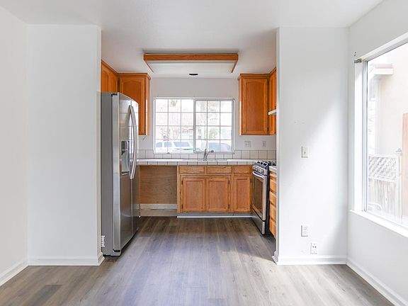 4th image of 641 Las Palmas Dr