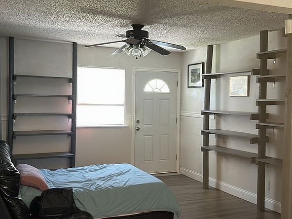 5th image of 602 W Karnes Dr