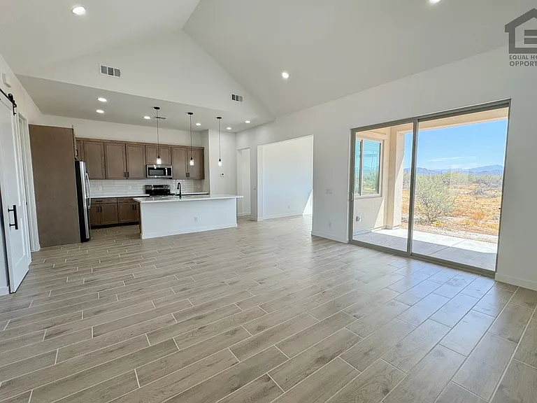 16154 E Lowden Rd — Photo 3