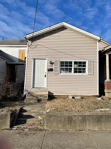 1713 W Oak St Photo 1