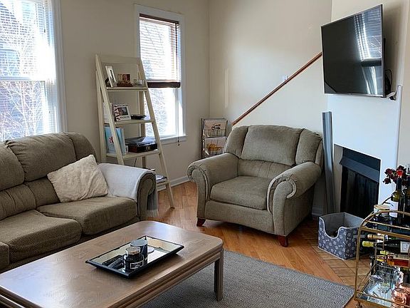 2nd image of 2513 N Southport Ave APT 2F