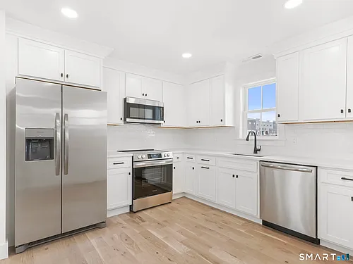 325 Coram Ave #C Photo 1