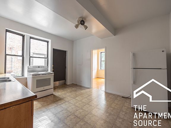 3rd image of 3147 W Medill Ave #3