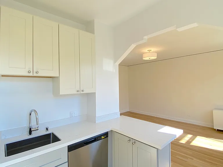 640 Mason — Photo 17