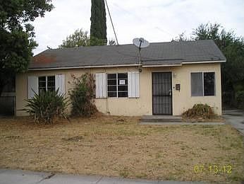 1st image of 940 W 15th St