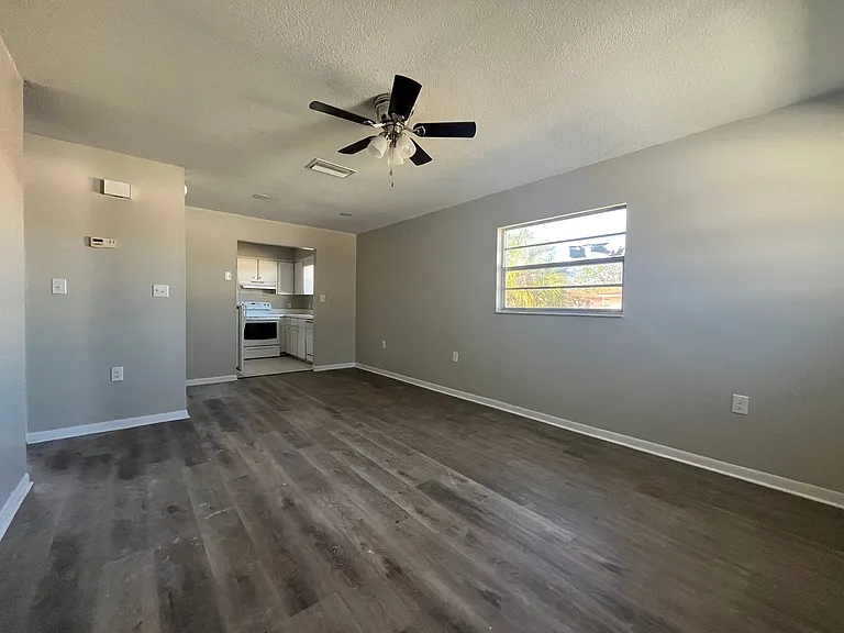 1712 W House St #B — Photo 2