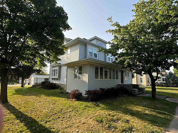2nd image of 511 3rd St