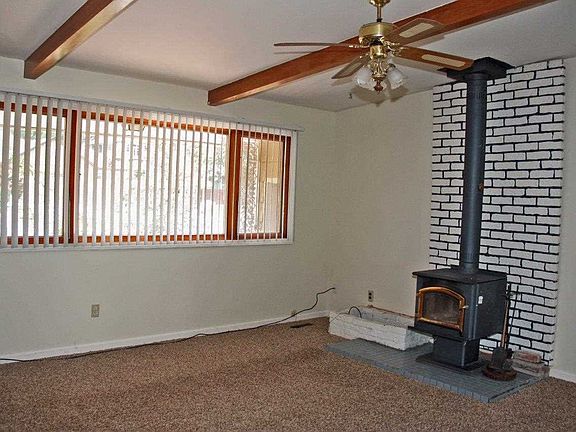 3rd image of 1516 W Marc Dr