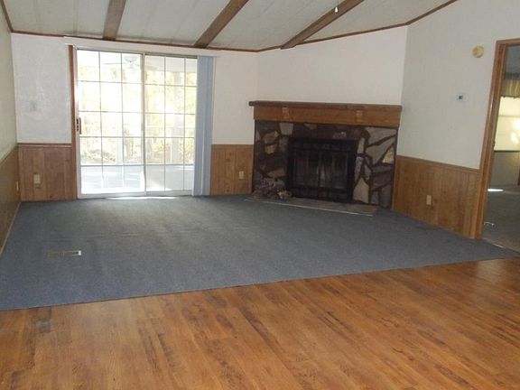 Living room w/ fireplace