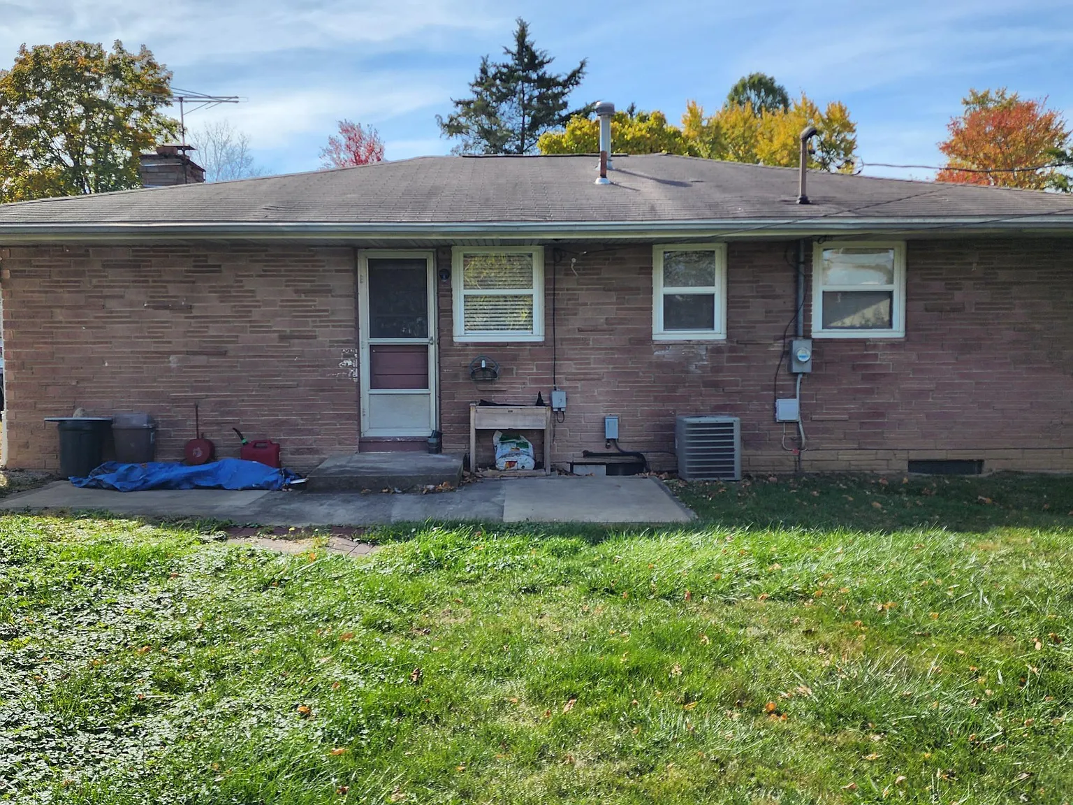 3 bed, 1040 sqft, $1,975 — Photo 2