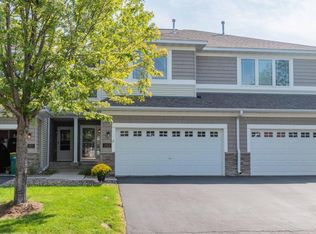 2813 Spy Glass Dr, Chaska, MN 55318