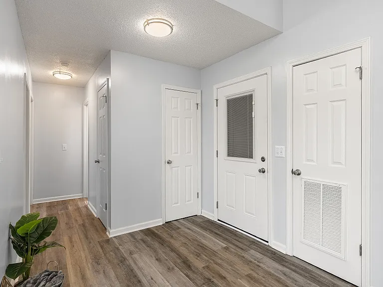 Riverview Apartments — Photo 20