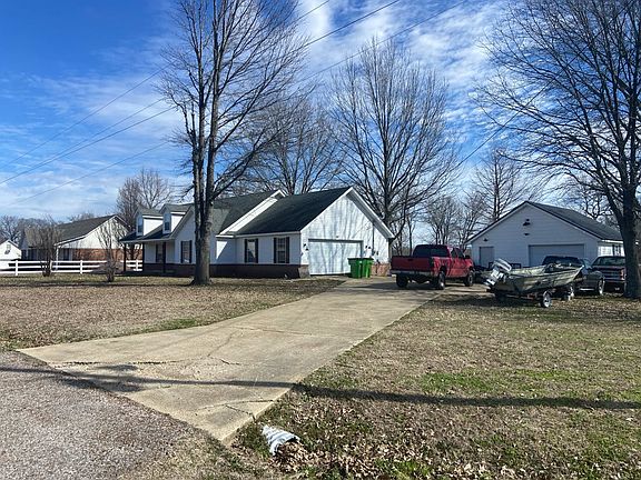 2nd image of 32 Lillie Ln