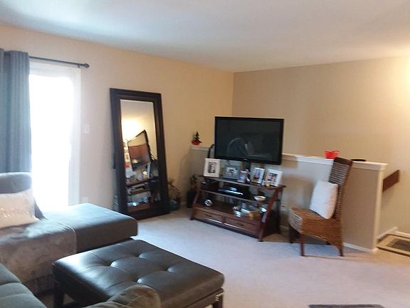 3rd image of 156 Bradford Ct