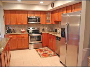 211 Valley Stream Ln, Wayne, PA 19087