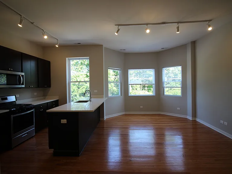 3254 N Ravenswood Ave #2S — Photo 2