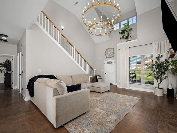 4th image of 2425 Telford Ln