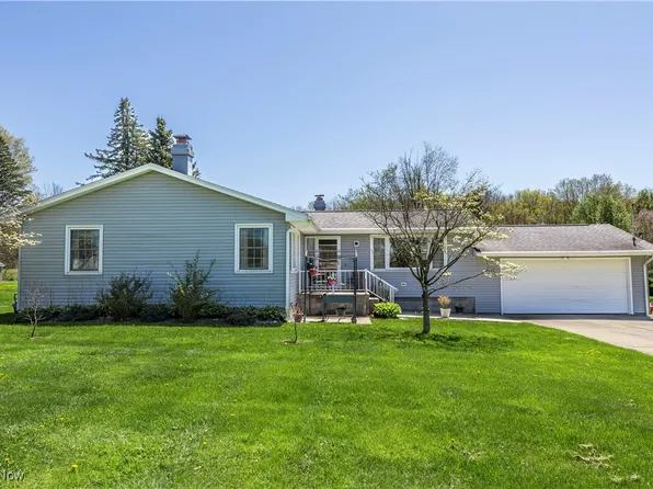 1777 Cherry Ln, Hubbard, OH 44425