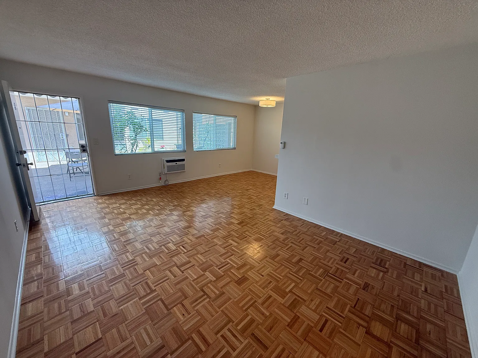 1 bed, 725 sqft, $2,150 — Photo 2