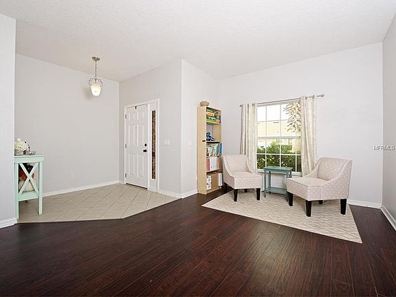 4th image of 921 Meadow Glade Dr