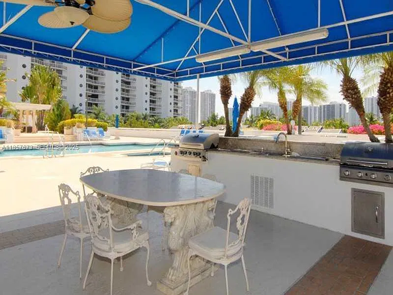 3 bed, 1820 sqft, $5,400 — Photo 4