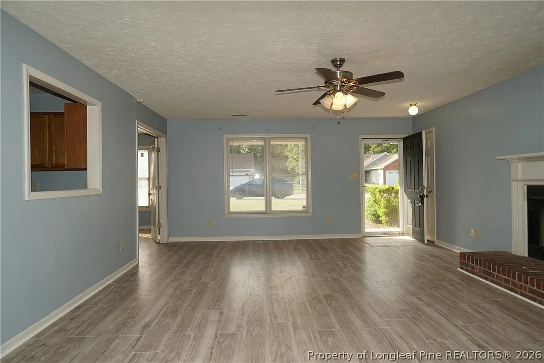 3 bed, 2.0 bath, 1644 sqft, $1,550 — Photo 4