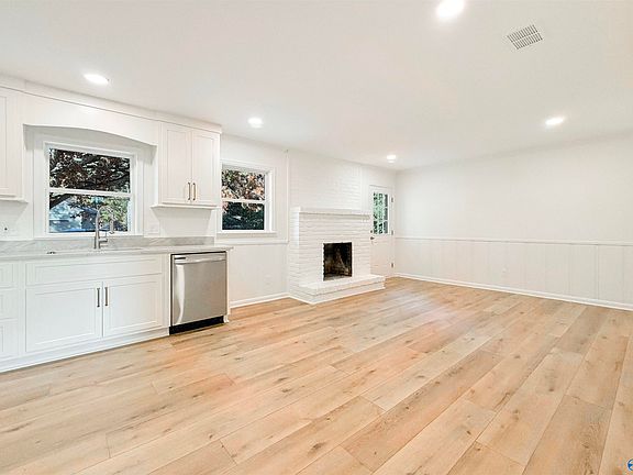 5th image of 2112 Woodmont Dr SE
