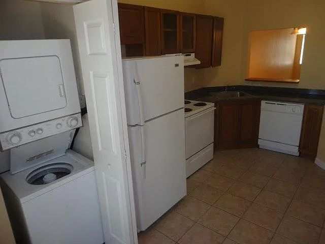 83 NE 13th Ave #15 — Photo 9