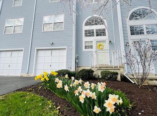 1982 Daybreak Cir, Harrisburg, PA 17110