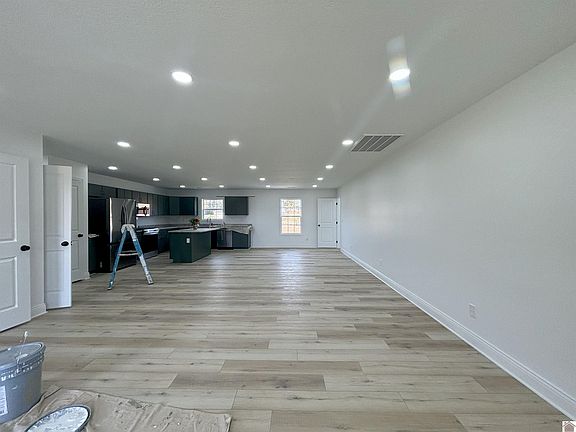 2nd image of 105 Clover Cres