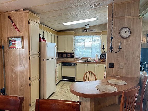 3rd image of 5440 Nerissa Ln