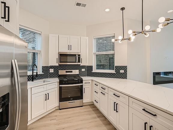 5th image of 3509 N Sheffield Ave #2
