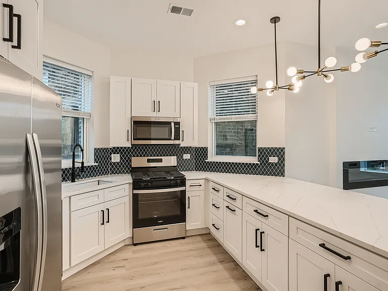 3509 N Sheffield Ave #2 — Photo 5