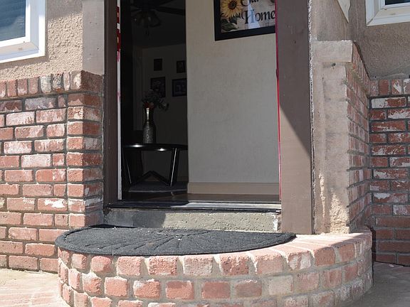 2nd image of 825 N Divisadero Street