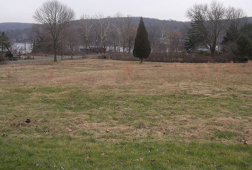Front Yard View to Lake