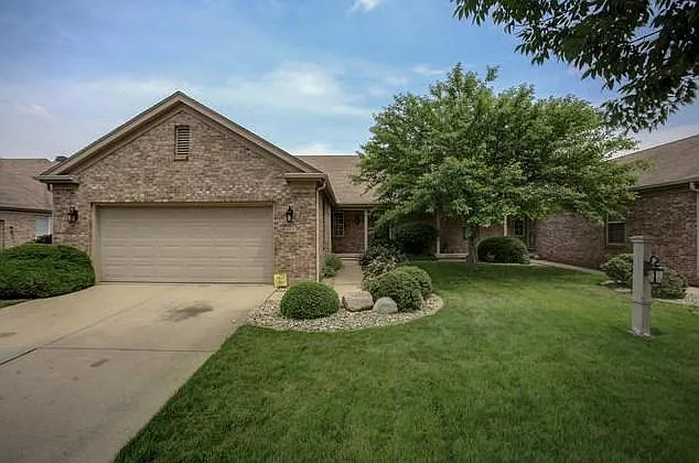 1601 Lakeside Dr photo 1