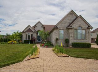 56854 Hartley Dr E, Shelby Township, MI 48316