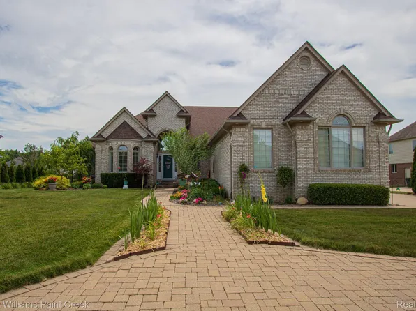 56854 Hartley Dr E, Shelby Township, MI 48316