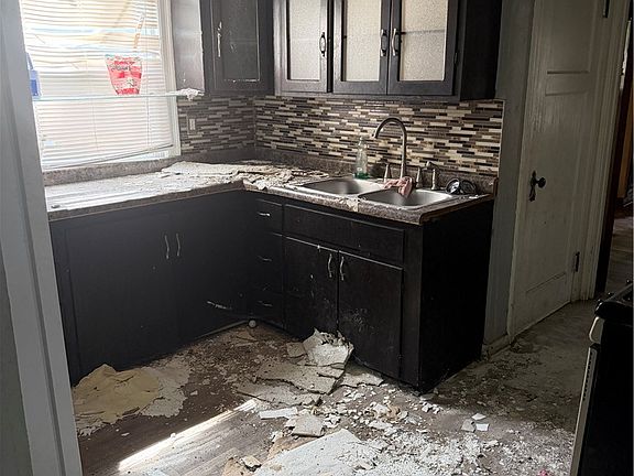 5th image of 35 W Hillcrest Ave