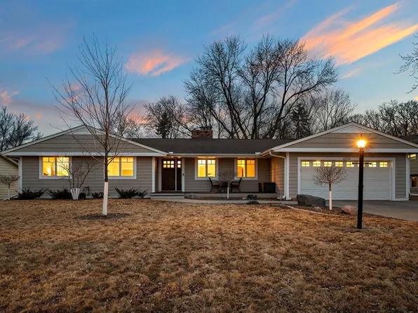 6225 Creek Valley Rd, Edina, MN 55439