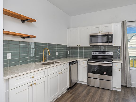 2nd image of 637 E Anderson St #11499115