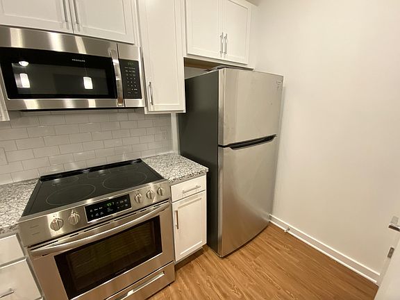Kitchen w/ brand new appliances!