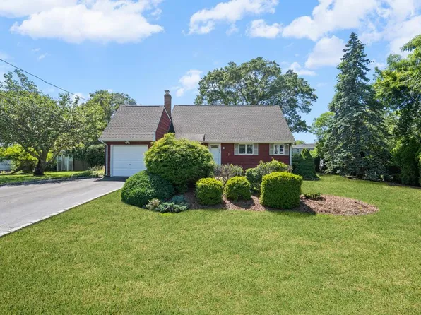 360 Munsell Road, East Patchogue, NY 11772