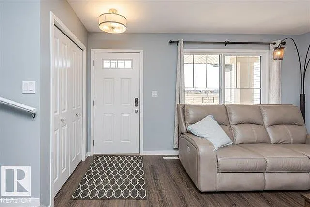 3 Bed 2.5 Bath for rent in Paisley — Photo 4