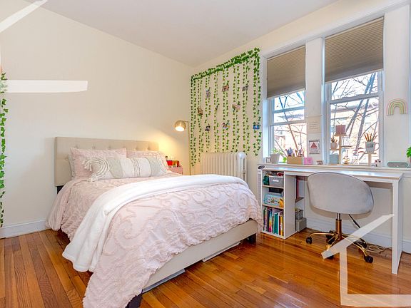 2nd image of 30 Egmont St #3