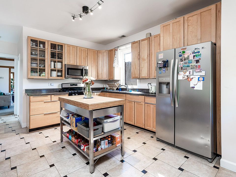 1st image of 4546 N Kenton Ave #2