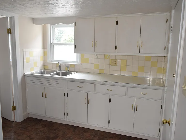 332 1/2 Garfield Ave — Photo 2