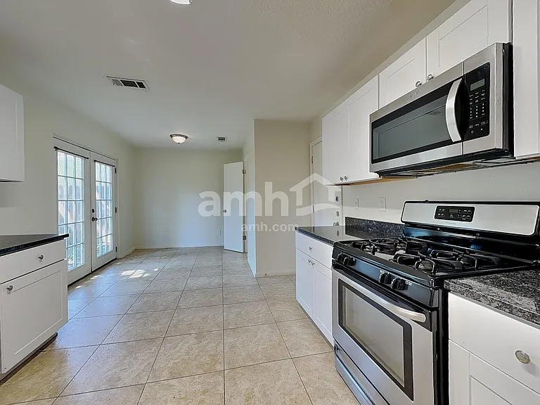 2738 Springstone Dr — Photo 3